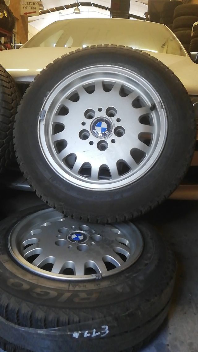 Llantas BMW E36 15" con neumáticos de invierno