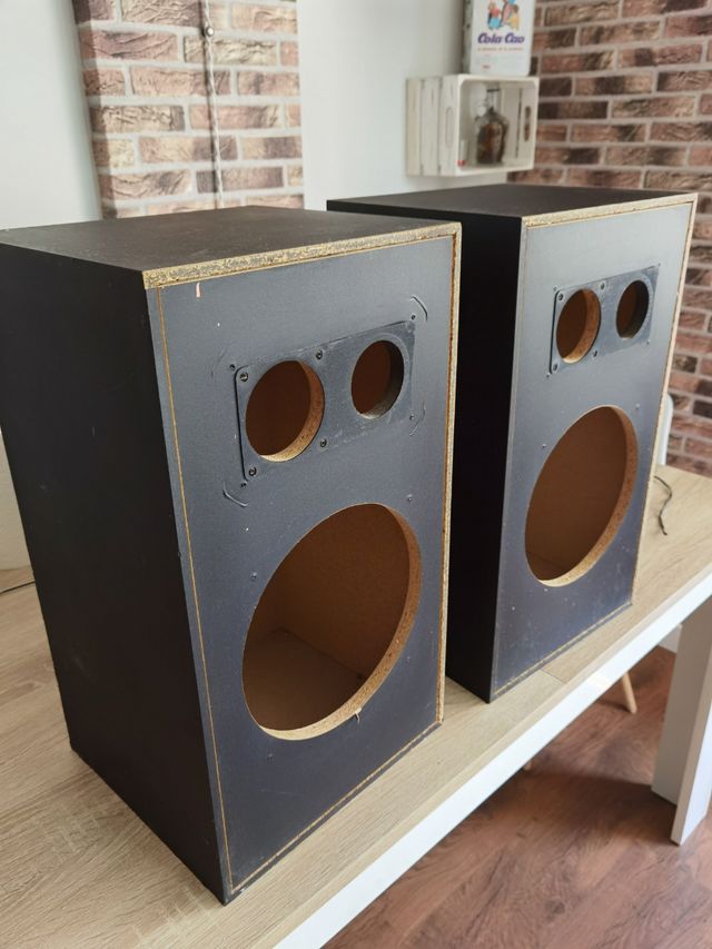 CAJAS DE ALTAVOCES CON SUS REJILLAS de segunda mano por 20 € en Valladolid en WALLAPOP CAJAS DE ALTAVOCES CON SUS REJILLAS de segunda mano por 20 € en Valladolid en WALLAPOP