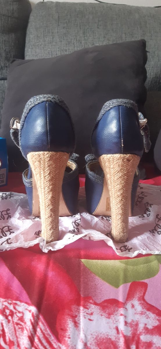 Sandalo blu scuro taglia 35