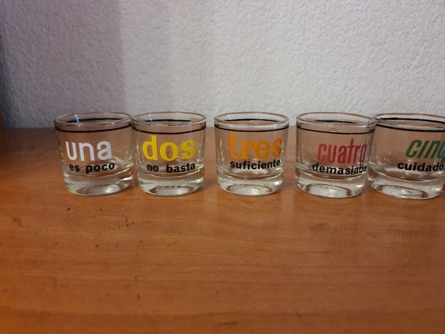vasos de cristal de chupitos