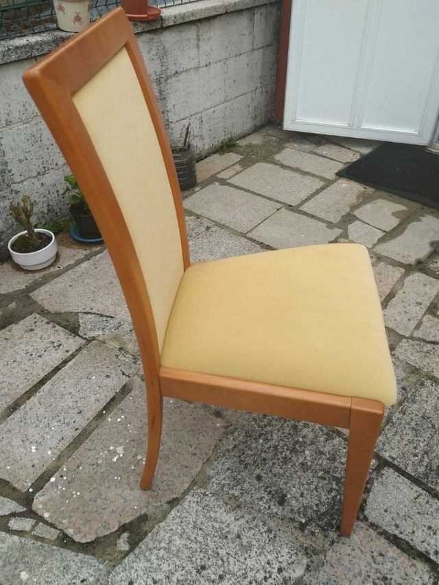 Mesa extens+4sillas(marca Sillala)