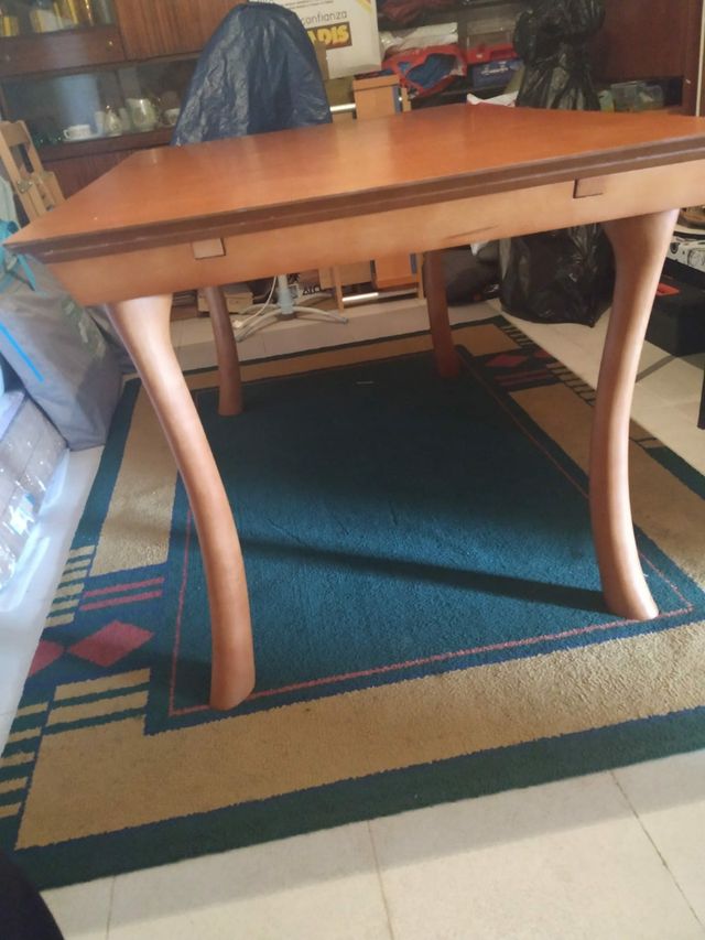 Mesa extens+4sillas(marca Sillala)