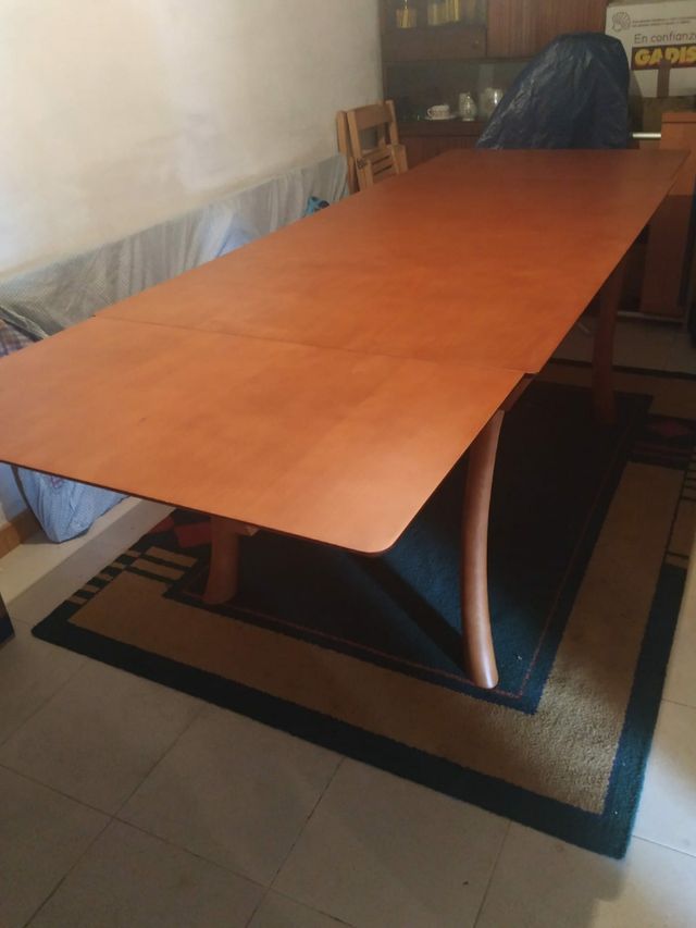 Mesa extens+4sillas(marca Sillala)