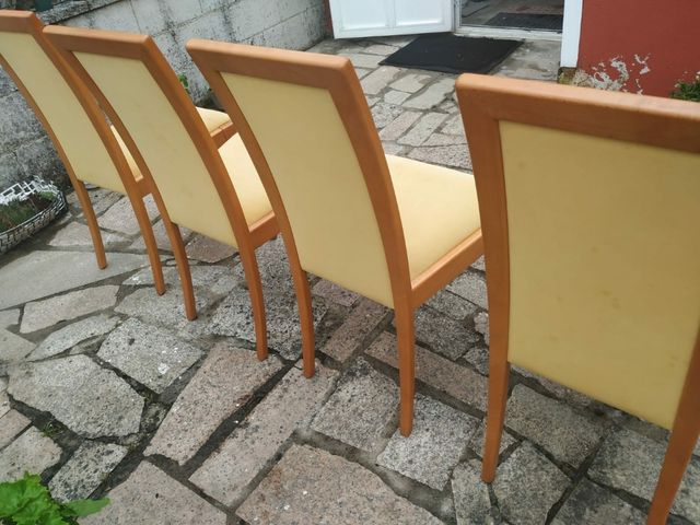 Mesa extens+4sillas(marca Sillala)