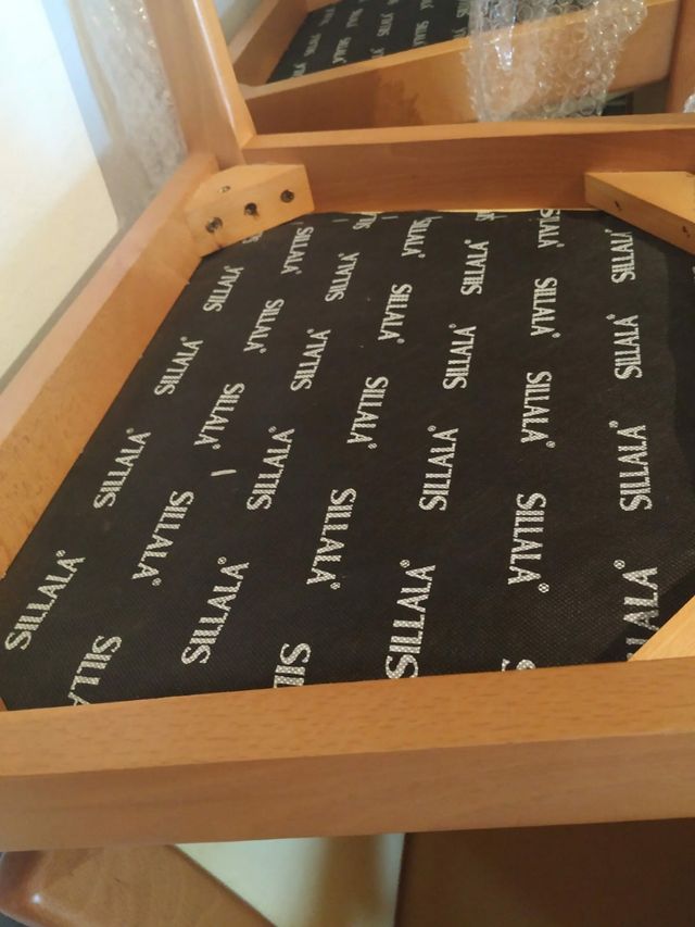 Mesa extens+4sillas(marca Sillala)