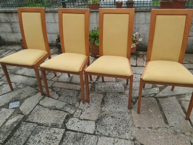 Mesa extens+4sillas(marca Sillala)