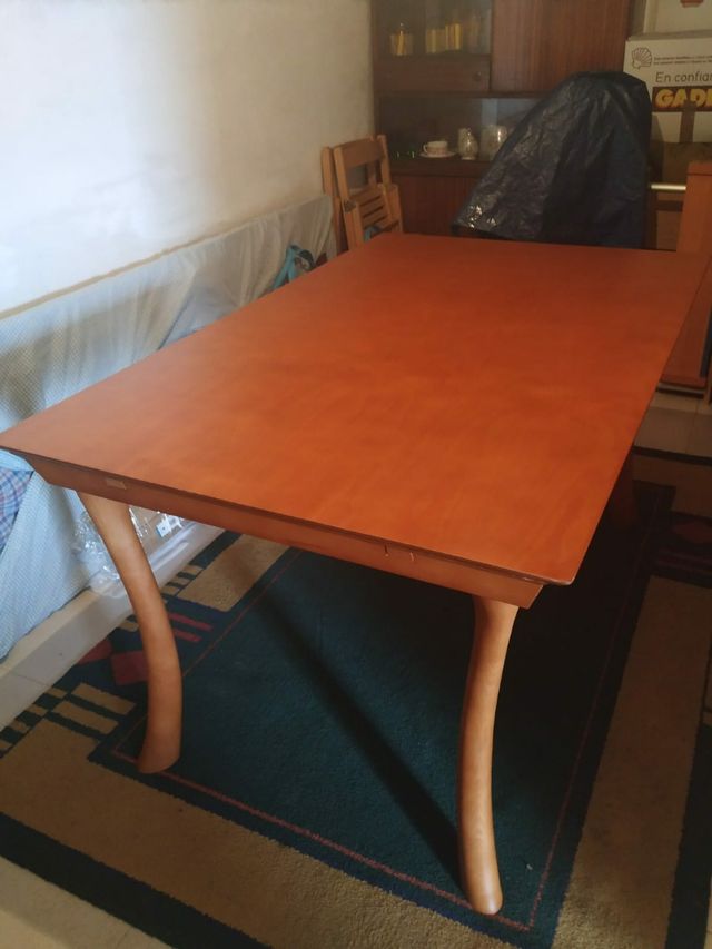 Mesa extens+4sillas(marca Sillala)