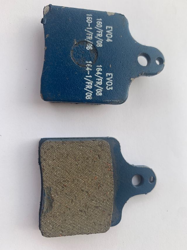 JUEG0 2 PASTILLAS DE FRENO KART EVO3/4