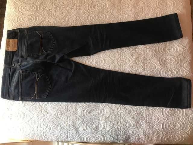 PANTALÓN VAQUERO HOLLISTER 