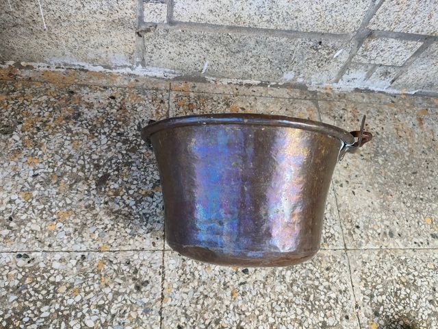 Antiguo caldero pote de cobre