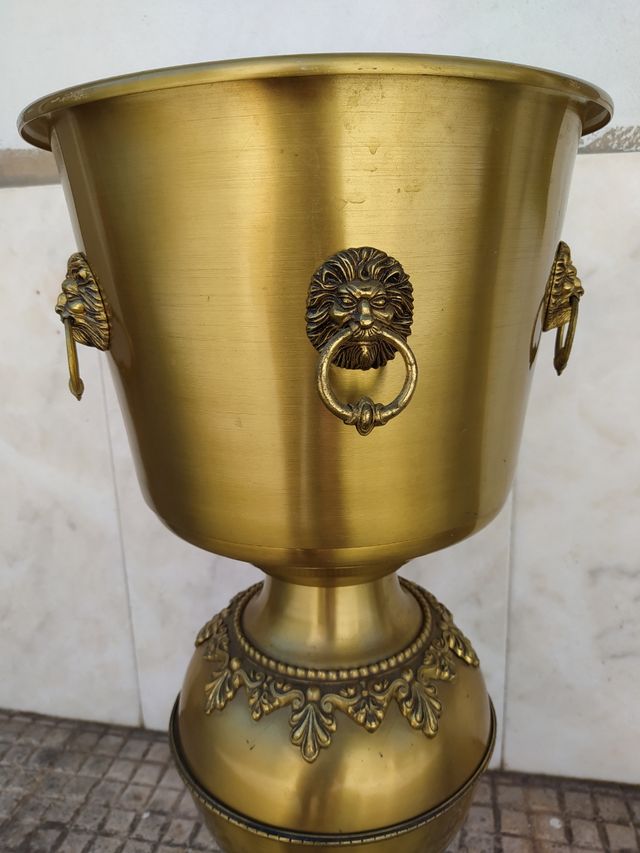 Tiesto de pie vintage