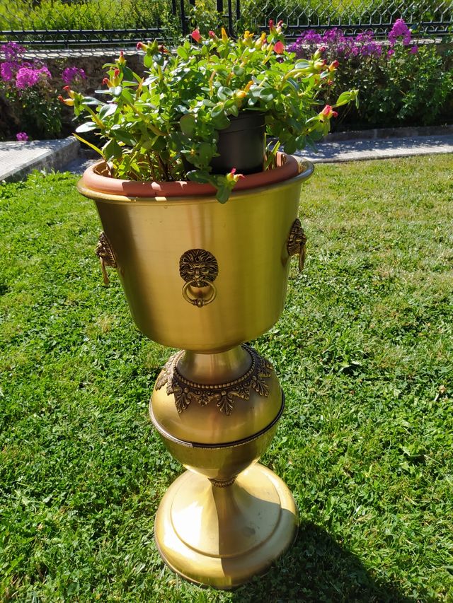 Tiesto de pie vintage