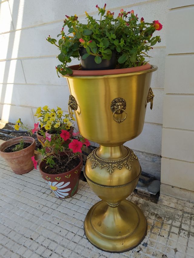 Tiesto de pie vintage