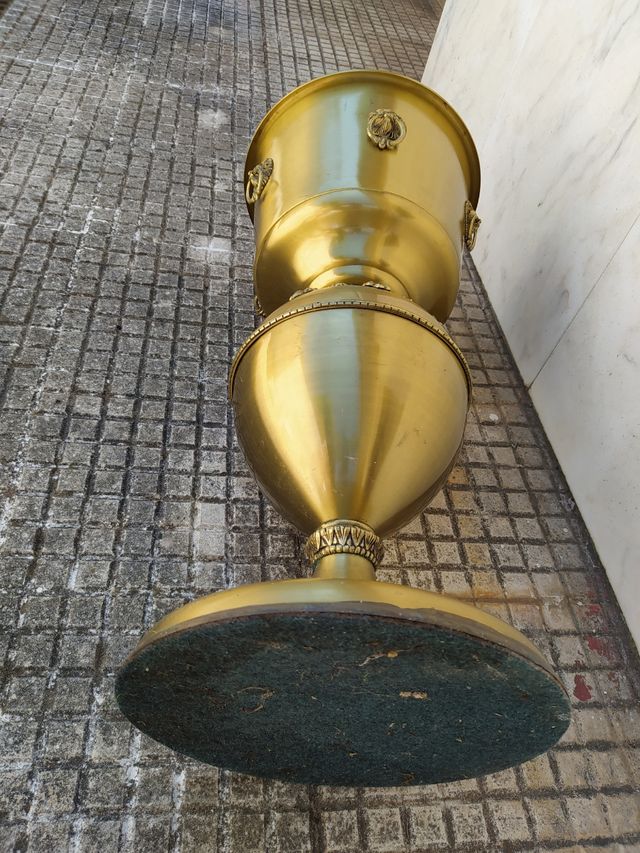 Tiesto de pie vintage