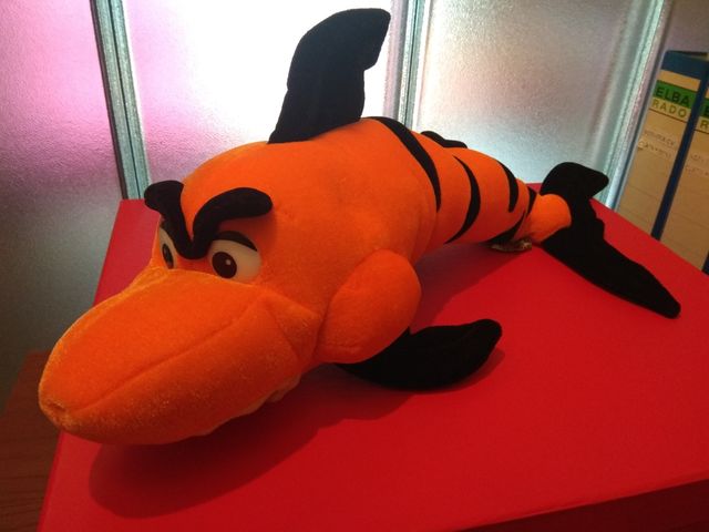 Peluche pez/tiburón NUEVO