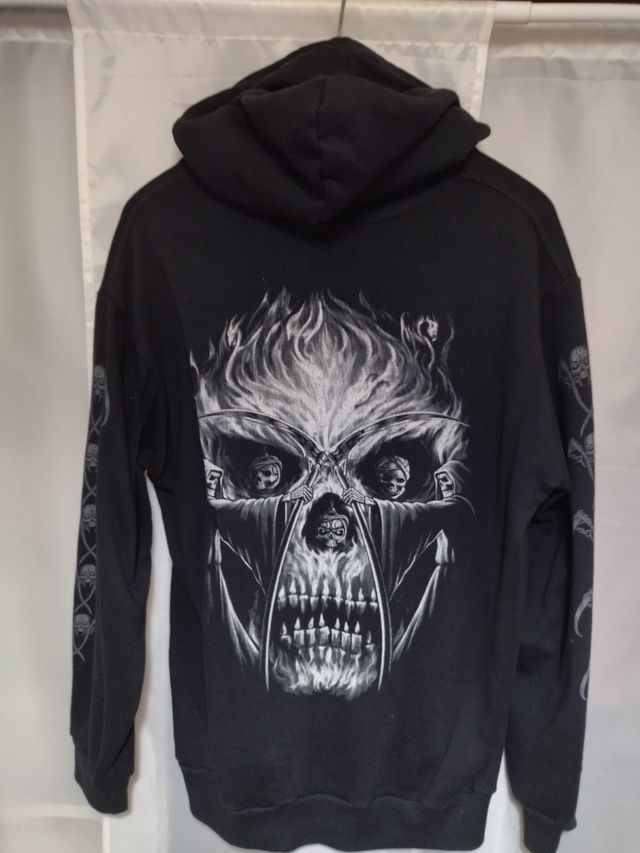 Polover con capucha y calavera para el Frío .