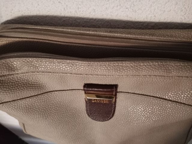 Bolso italiano bandolera piel ancha.