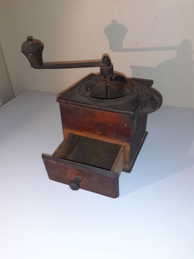 Molinillo de café del siglo pasado