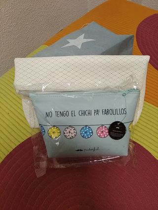 Neceser Puterful y bolso neceser blanco de segunda mano por 7 EUR en Felix  en WALLAPOP
