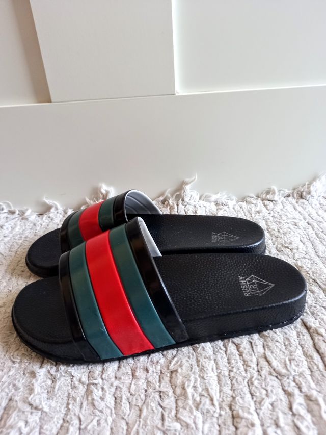 sandalia engomada tipo pala /Sin estrenar