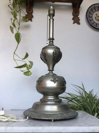 Antigua lámpara de metal