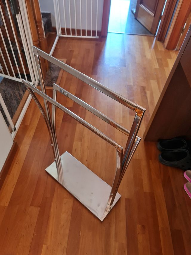 toallero de pie nuevo a estrenar