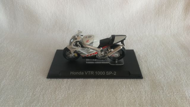 Honda VTR 1000 SP2 a escala 1/24