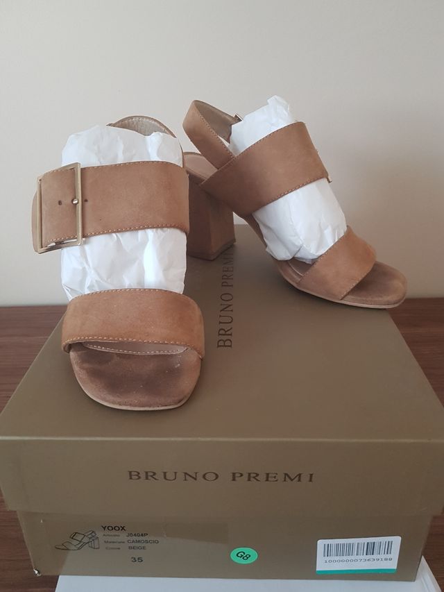 Sandalia tacón ante beige