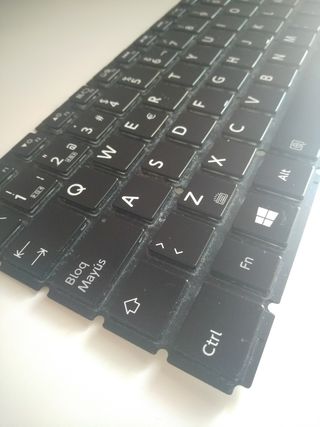 Teclado Toshiba Satellite S50-B-164 (no funciona) de segunda mano por 3 EUR  en Sevilla en WALLAPOP