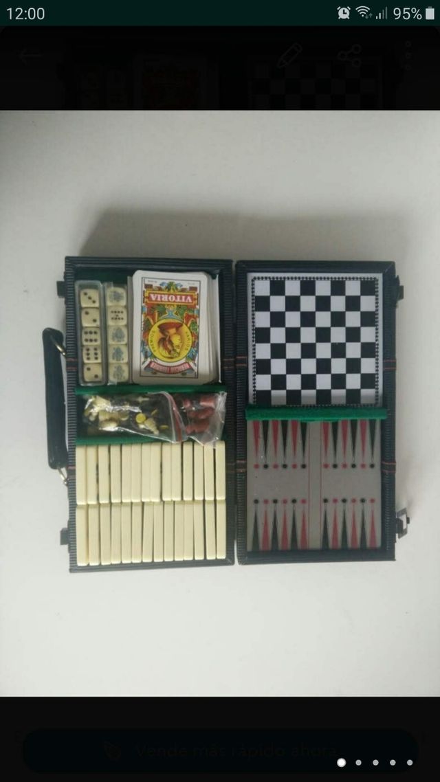 juegos de ajedrez  en su estuche