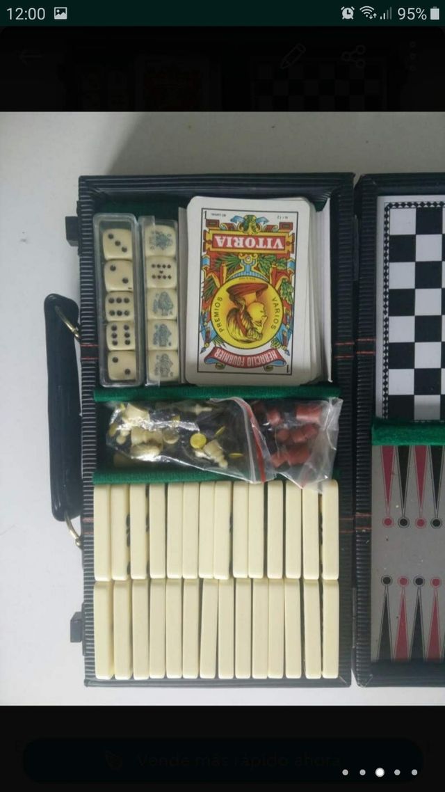 juegos de ajedrez  en su estuche