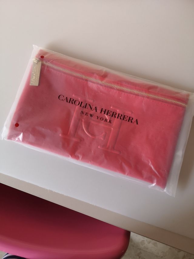 neceser carolina herrera