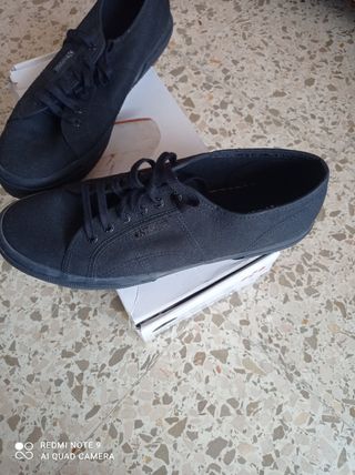 Zapatillas superga negras de segunda mano por 35 EUR en Málaga en WALLAPOP