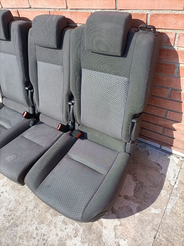 Juego de asientos Ford Focus CMax 1.6 tdci de segunda mano por 110 EUR en Sant Celoni en WALLAPOP