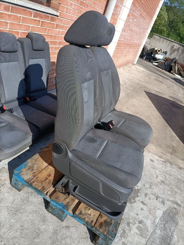 Juego de asientos Ford Focus CMax 1.6 tdci de segunda mano por 110 EUR en Sant Celoni en WALLAPOP