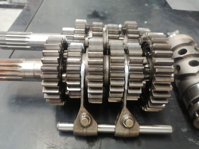 Caja de cambios y selector ducati 696