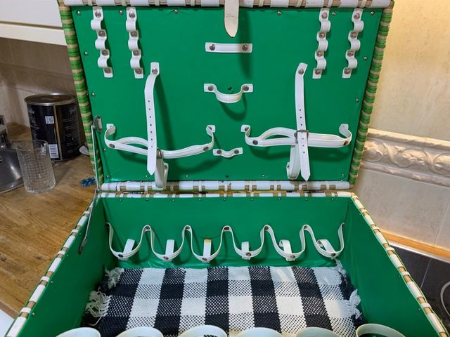 cestino da campeggio in rafia