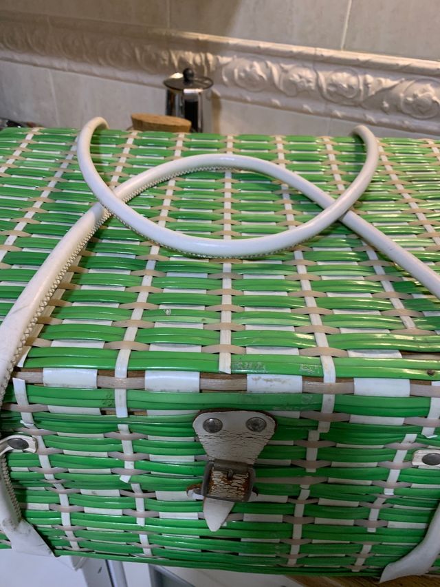 cestino da campeggio in rafia