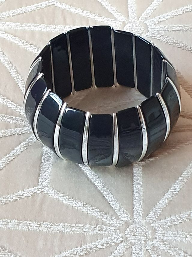 Pulsera negra