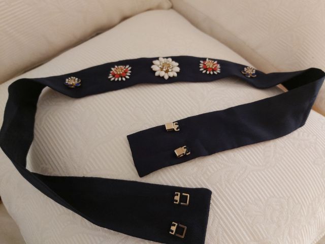 cinturón azul marino con pedrería