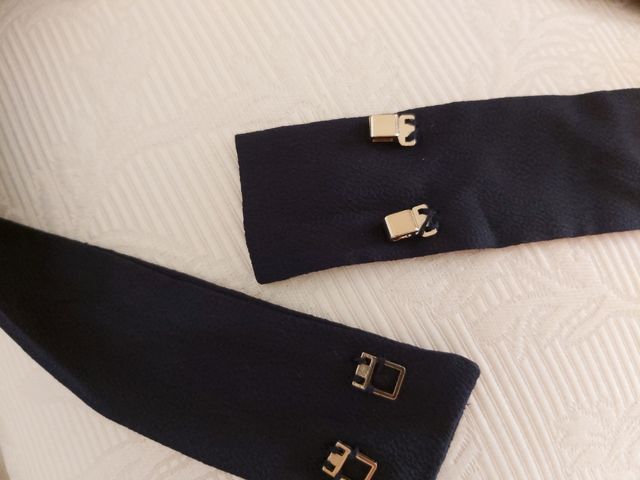 cinturón azul marino con pedrería