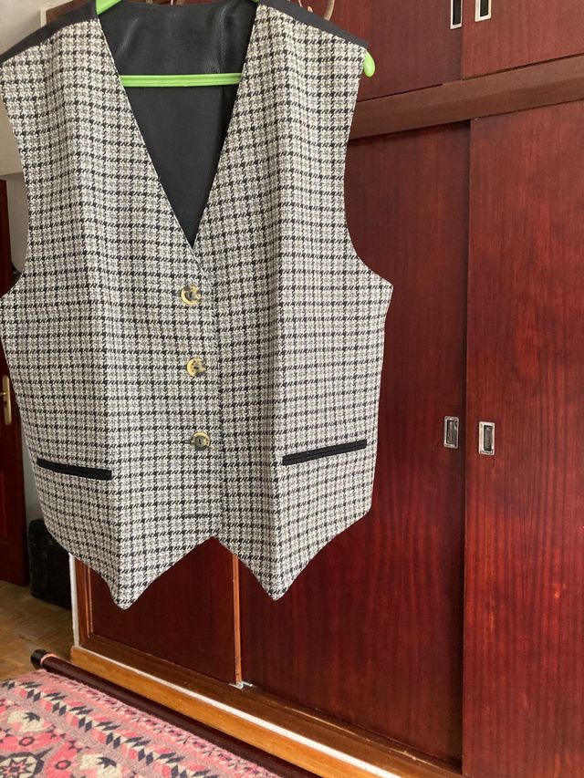 Chaleco TWEED . Un clásico que no pasa de moda