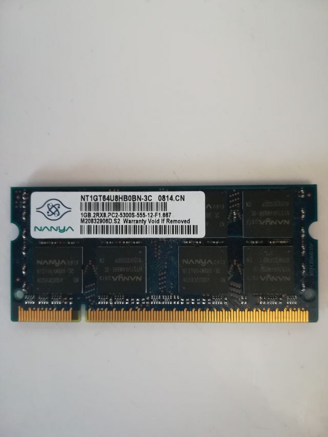 Nanya 1Gb 2Rx8 PC2 5300s 555 12 F1.667 Memória RAM