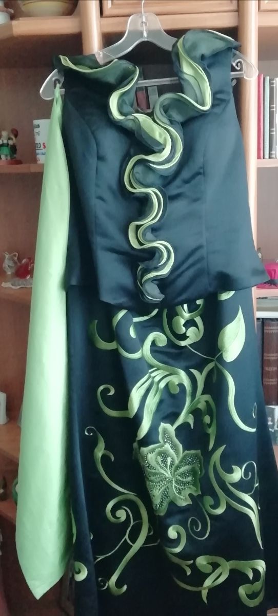 Vestido evento, escucho ofertas