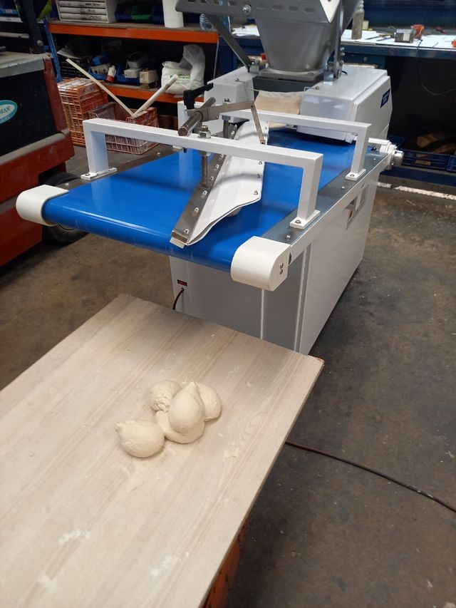 PESADORA DIVISORA PANADERIA