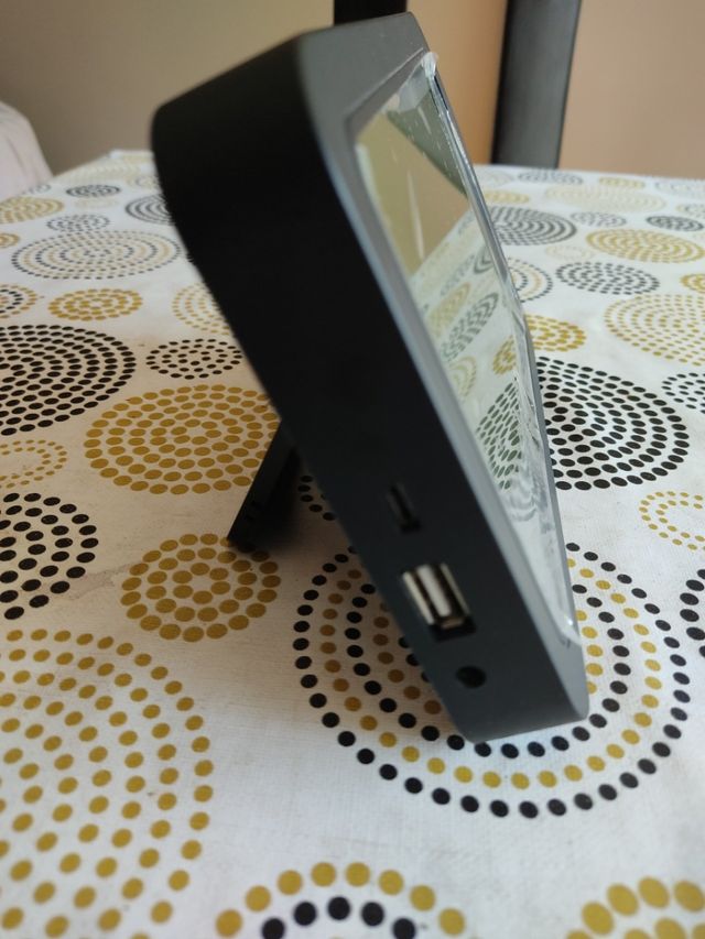 Reloj despertador. Dos alarmas. Higrómetro. Termó.