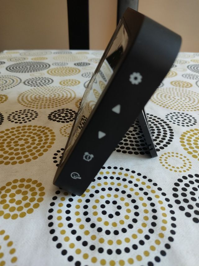 Reloj despertador. Dos alarmas. Higrómetro. Termó.