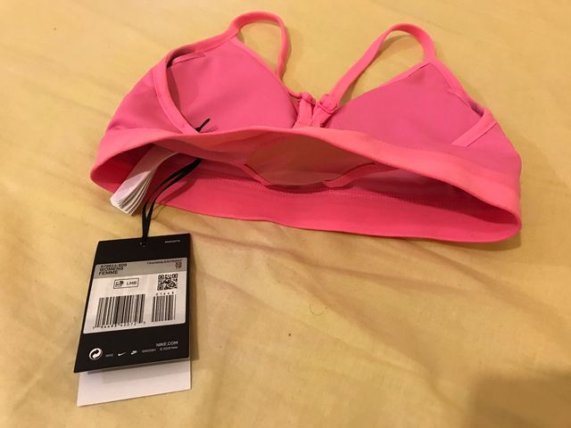 Sujetador deportivo Nike fucsia muy atractiva