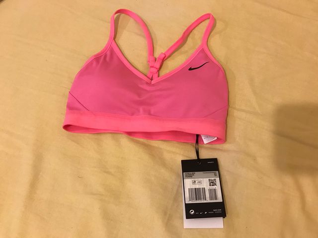 Sujetador deportivo Nike fucsia muy atractiva