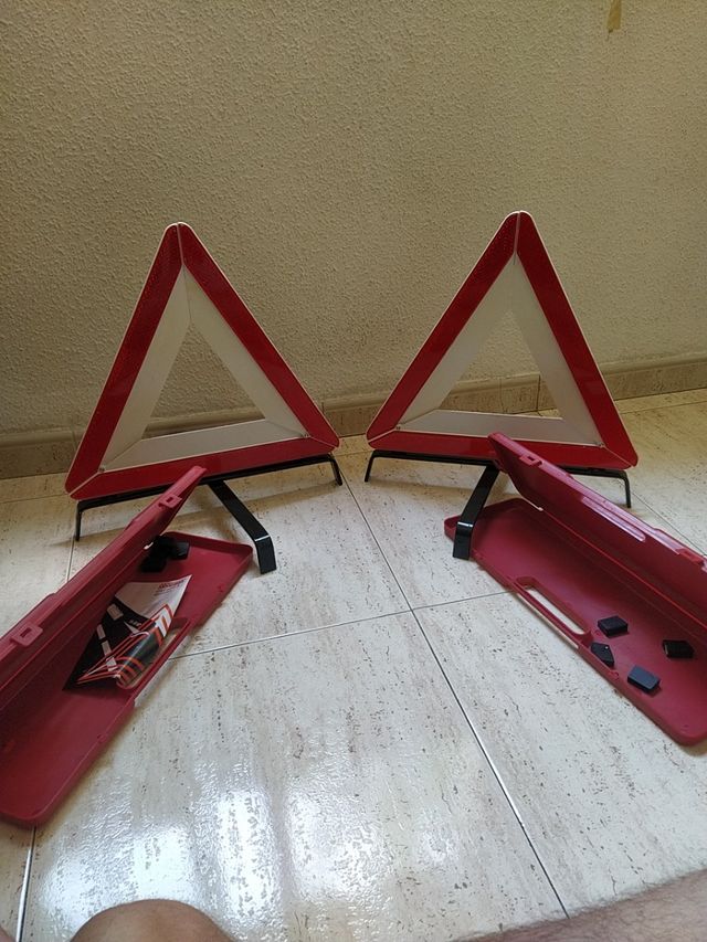 2 Triángulos reflectantes plegables con maleta